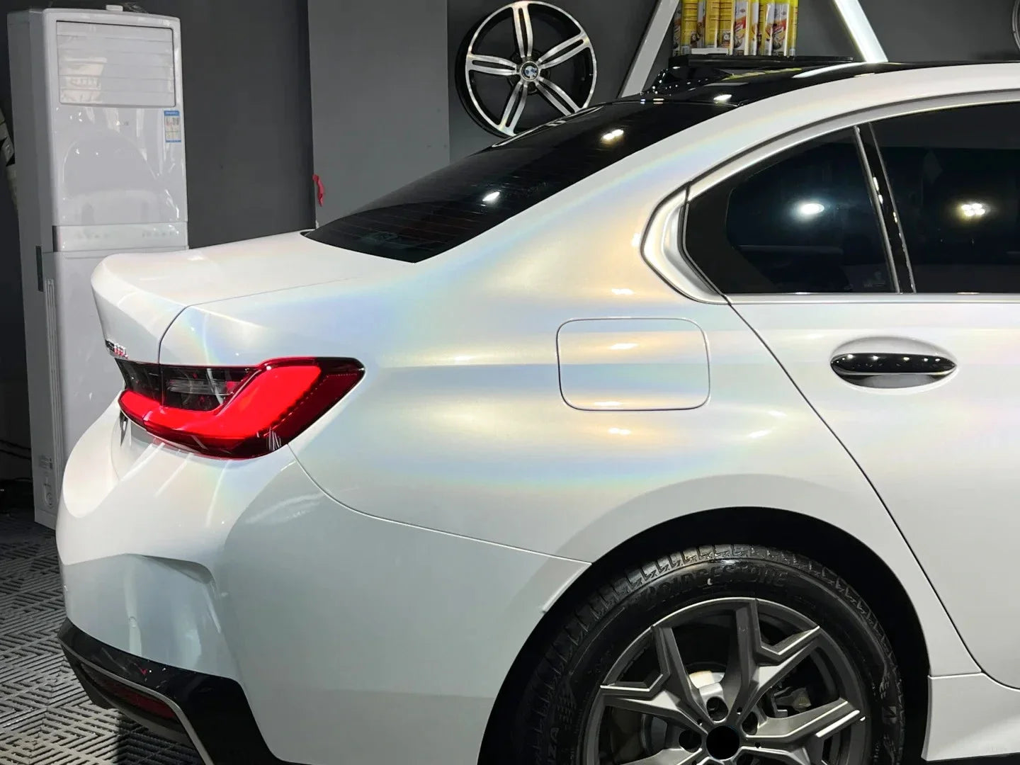 Highest Quality Glossy Rainbow Laser 5D Iridecence Laser White Vinyl Wrap Car Wrapping Film for Car Motorcycle Decor Accessories